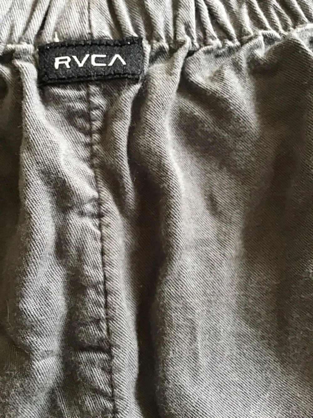 RVCA Charcoal Grey 100% Rayon Pull-On Shorts Size Small Minimalist Coastal Beach - Picture 4 of 6